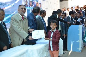 الجامعة وإدارة الأنشطة تكرم طلاب مدارس الوحدة المبدعين الجامعة وإدارة الأنشطة تكرم طلاب مدارس الوحدة المبدعين