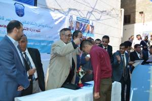 الجامعة تكرم إدارة الانشطة الطلابية