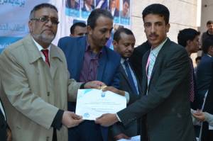 الجامعة تكرم إدارة الانشطة الطلابية