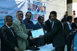 الجامعة تكرم إدارة الانشطة الطلابية