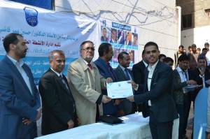 الجامعة تكرم إدارة الانشطة الطلابية