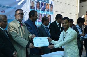 الجامعة تكرم إدارة الانشطة الطلابية
