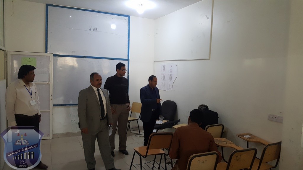 رئيس الجامعة يدشن إمتحانات الفصل الدراسي الاول