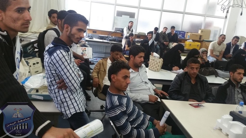 طلاب كلية الحاسوب يقومون بزيارة علمية للمعهد العام للاتصالات بصنعاء