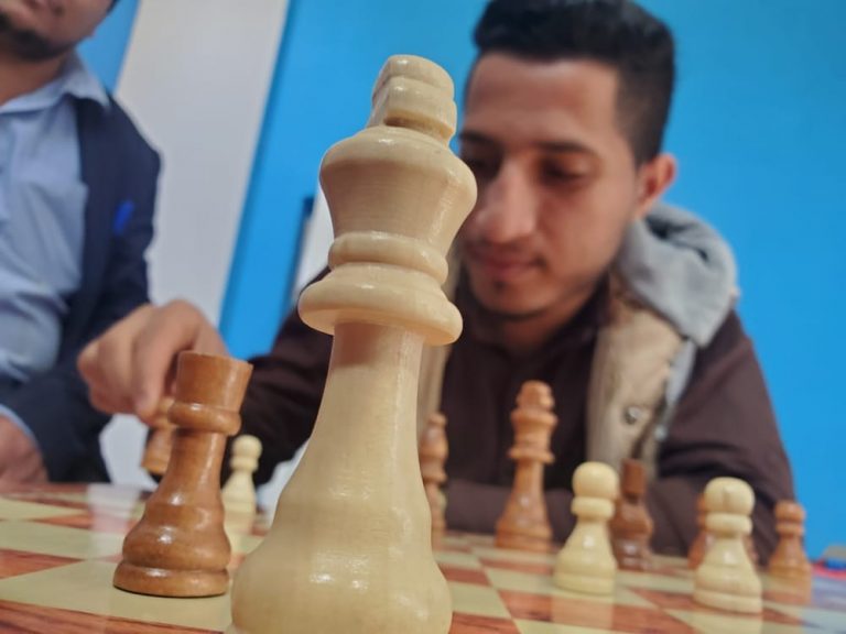 بدء النشاط الرياضي لدوري الشطرنج للعام 2022/2021م بين الكليات والتنافس على اشده بين الطلاب. نتمنى كل التوفيق للشباب