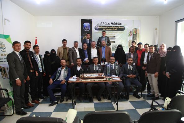 المجموعة البحثية الثانية بقسم الصيدلة تناقش بحث التخرج بمنتج دوائي متميز
