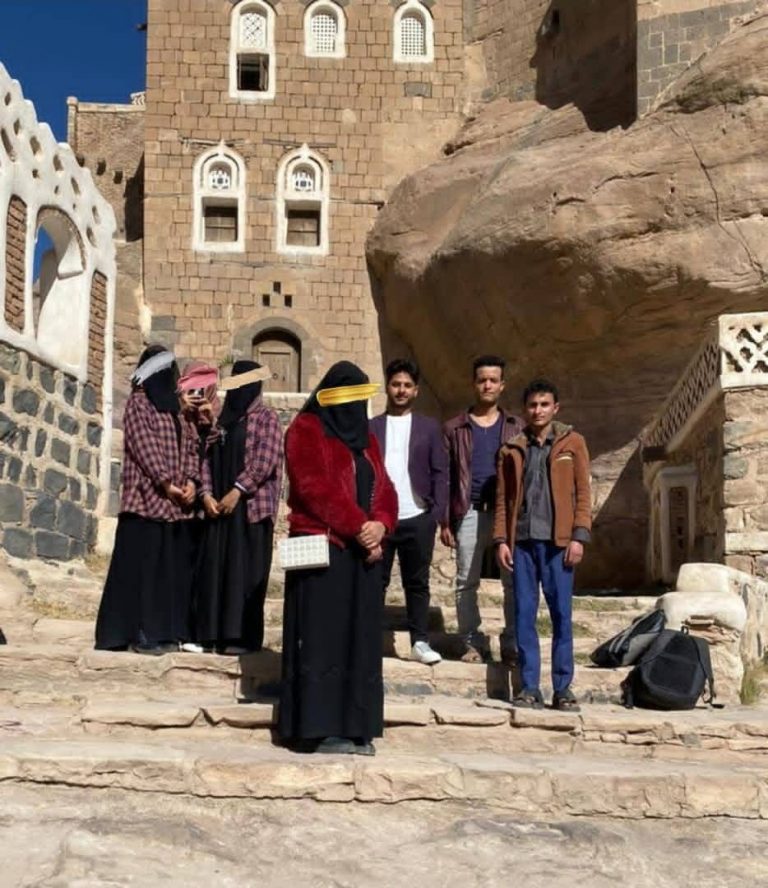 تحت شعار الهوية اليمانية نزول ميداني لطلاب هندسة ديكور لتوثيق التراث اليمني الأصيل في رسوماتهم